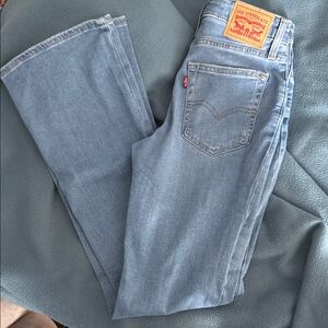 Levi's Women's Light Blue Straight Leg Jeans